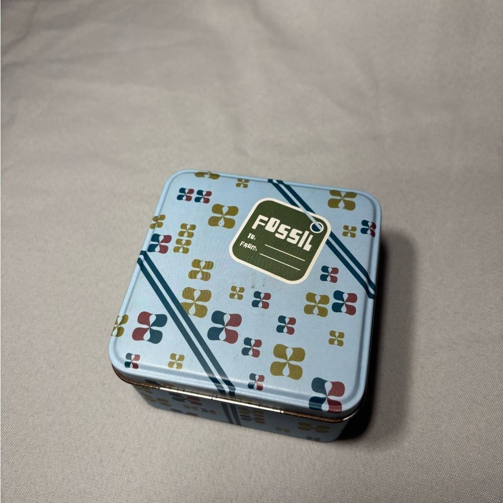 3.5” Authentic Fossil Watch Tin Collectors Item Excellent Preloved Condition